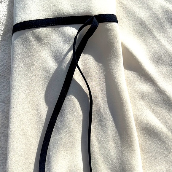 Escapade Silk Blouse - Stunning - Picture 3 of 9